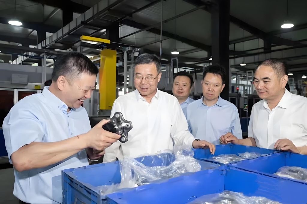 湖北省委常委、襄阳市委书记吴海涛莅临华体会(中国)调研